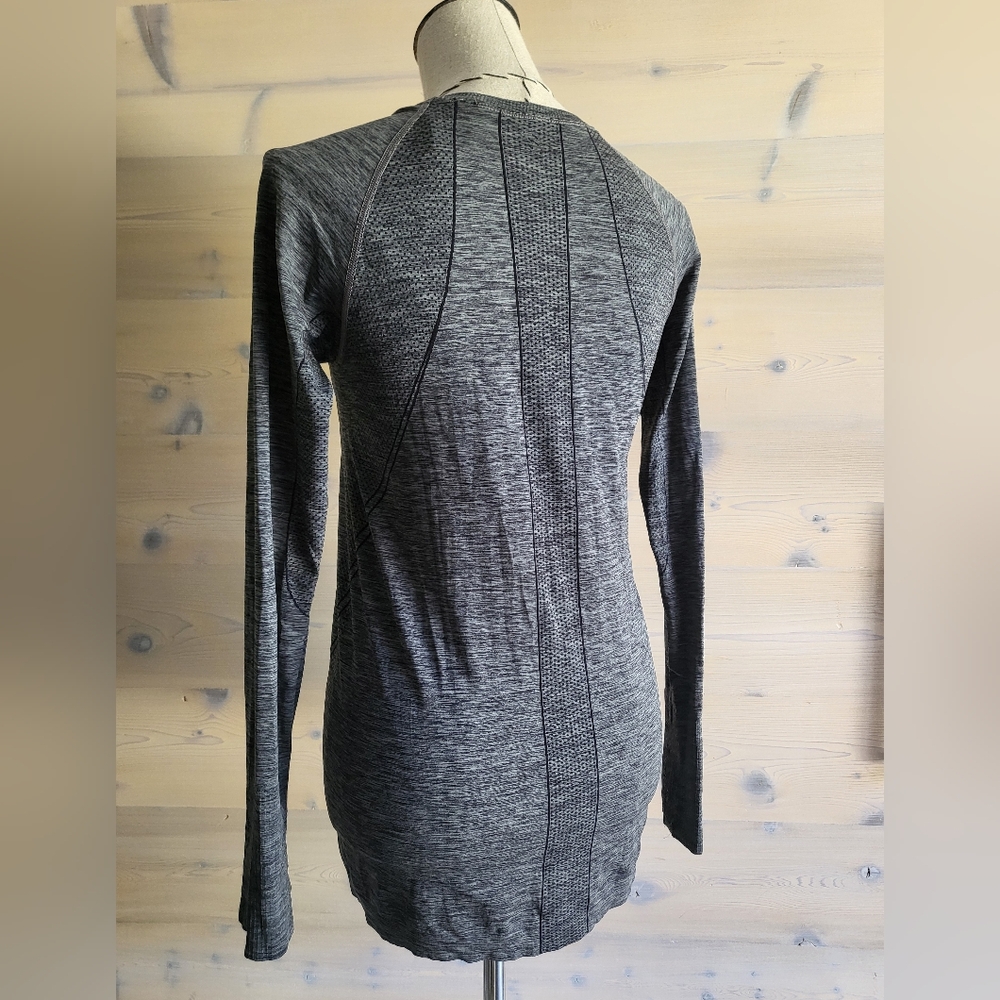 NWOT H&M Sport Workout Top Women's size M - Picture 2 of 5